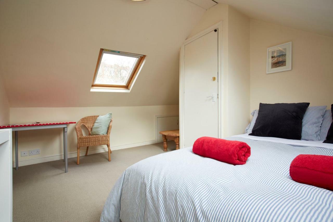 Gaia House, York Apartment Room photo
